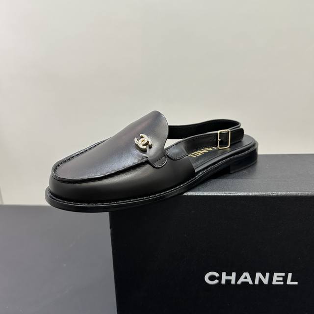Chanel Chanel sandals with open back, the classic double C logo of the modified