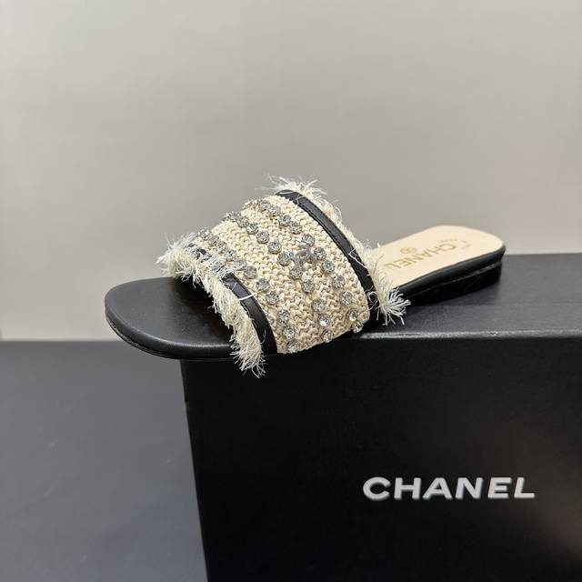 2025 Chanel Chanel Diamond Chain Tassel Slippers, a perfect fusion of fashion an