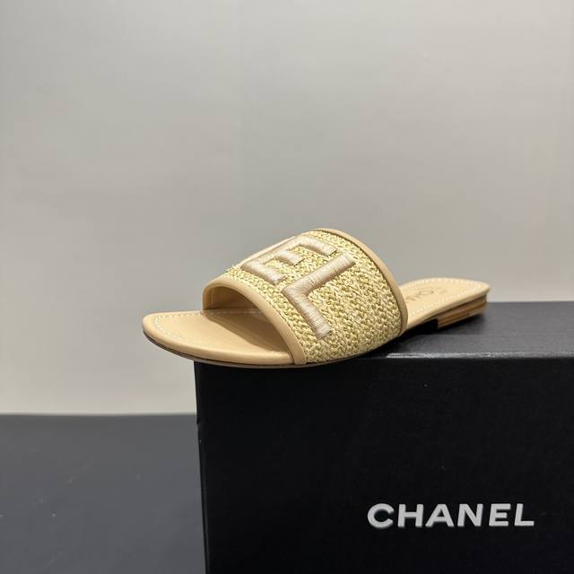 Chanel Chanel woven embroidered letter slippers, with eye-catching "Chanel" lett