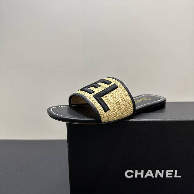 Chanel Chanel woven embroidered letter slippers, with eye-catching "Chanel" lett