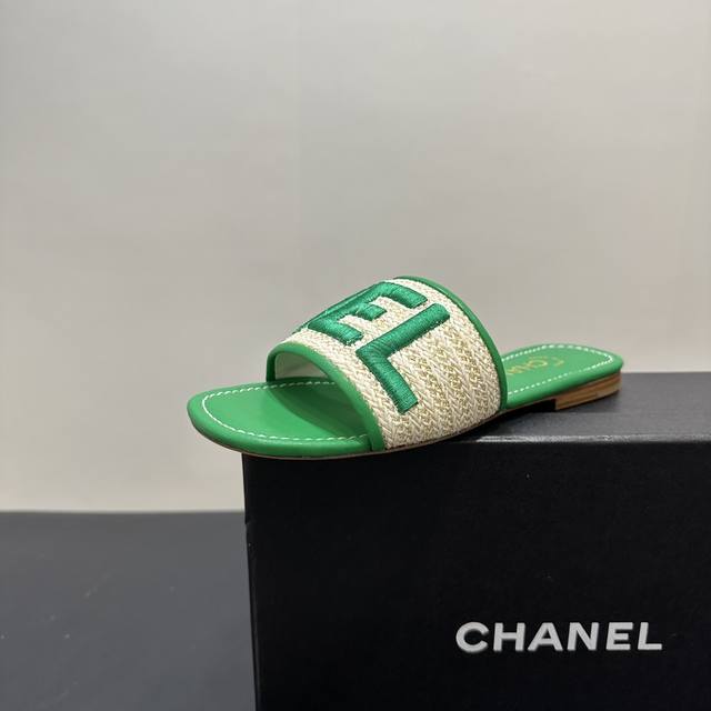Chanel Chanel woven embroidered letter slippers, with eye-catching "Chanel" lett