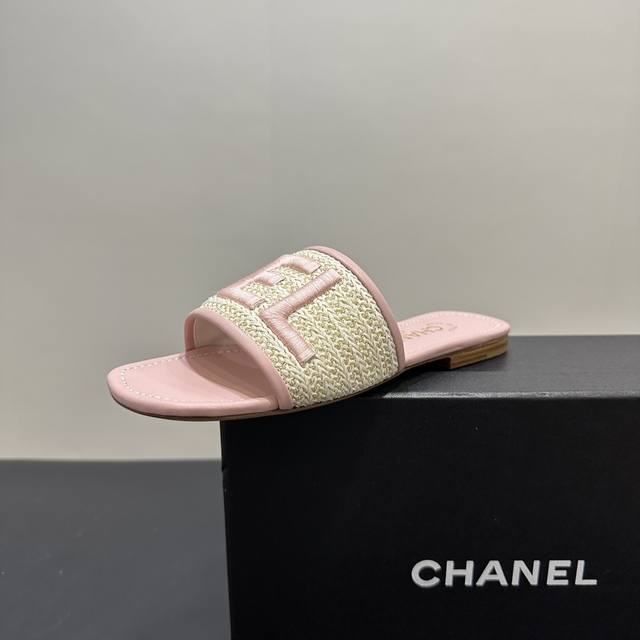 Chanel Chanel woven embroidered letter slippers, with eye-catching "Chanel" lett