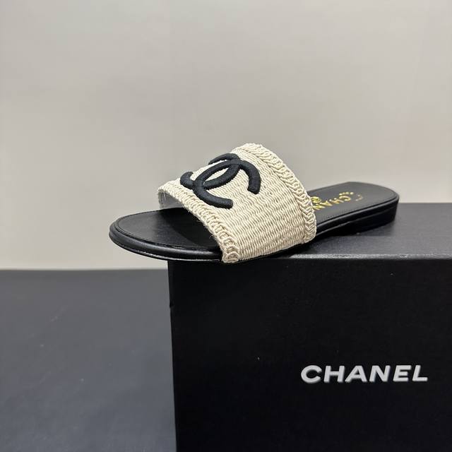 Chanel Chanel woven slippers, the perfect combination of fashion and comfort. Th