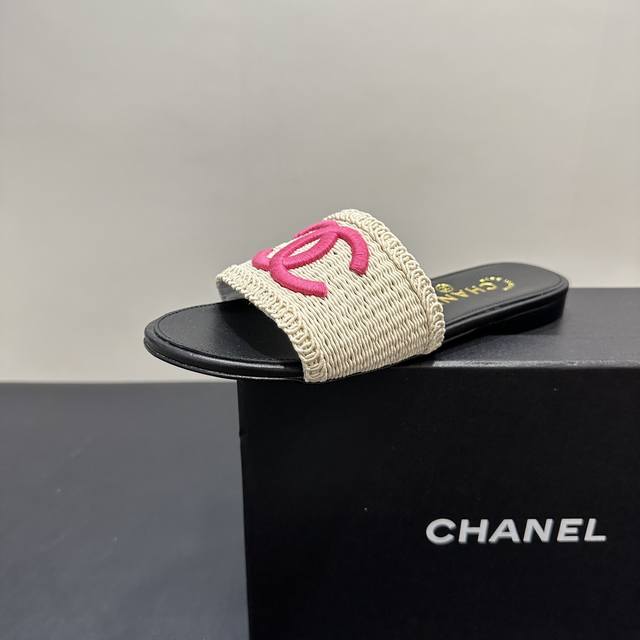 Chanel Chanel woven slippers, the perfect combination of fashion and comfort. Th