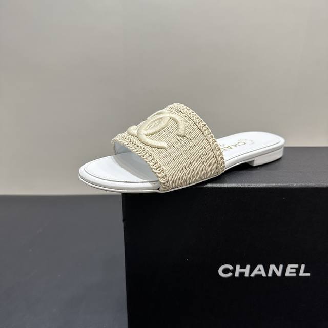Chanel Chanel woven slippers, the perfect combination of fashion and comfort. Th