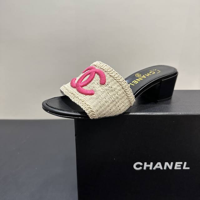 Chanel Chanel woven slippers, the perfect combination of fashion and comfort. Th