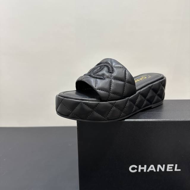 Chanel Chanel's new early spring thick-soled wedge-heeled slippers with platform