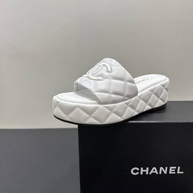 Chanel Chanel's new early spring thick-soled wedge-heeled slippers with platform