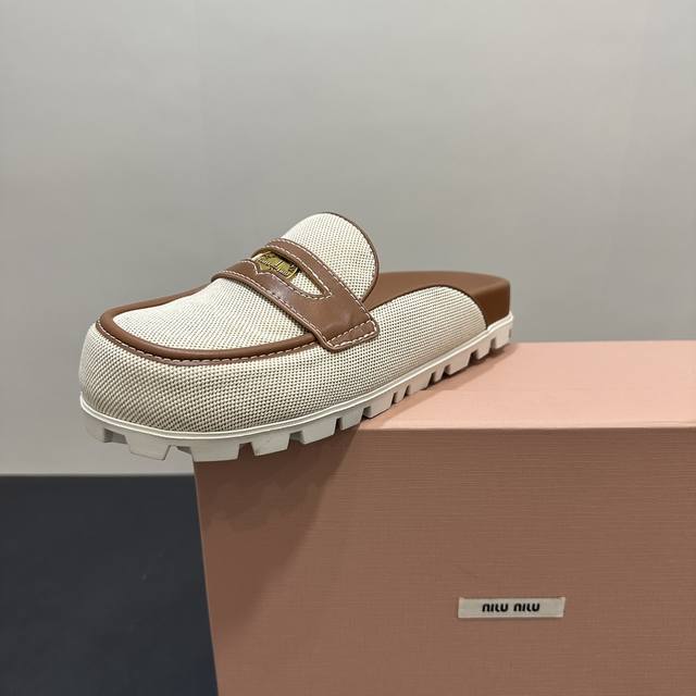 Miumiu new style of Miumiu closed toe slippers and half-slippers series are newl