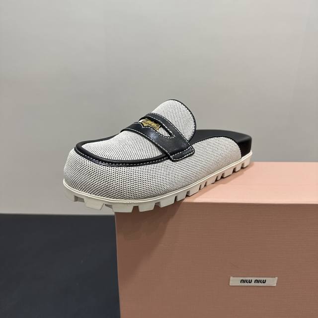 Miumiu new style of Miumiu closed toe slippers and half slippers series are newl