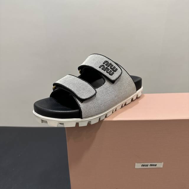 Miumiumiumiu New thick-soled sandals and slippers series are newly launched