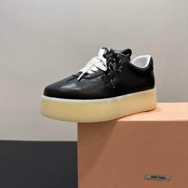 Miumiu Miu Miu white shoes, dirty shoes, thick-soled biscuit soles, new spring a