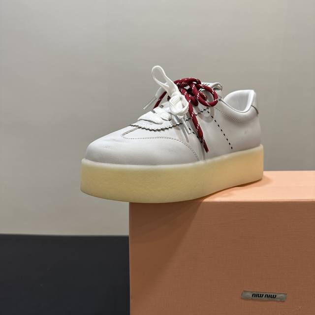 Miumiu Miu Miu white shoes, dirty shoes, thick-soled biscuit soles, new spring a