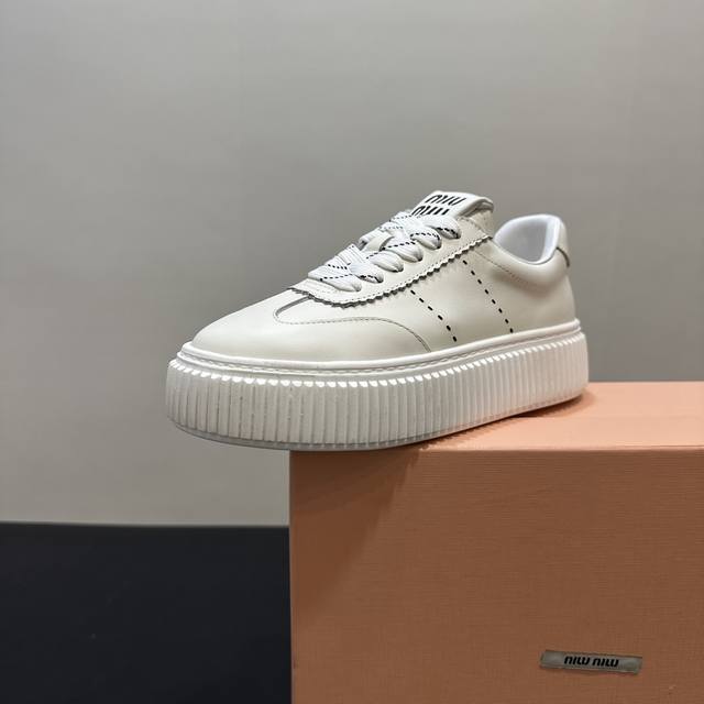 Miumiu Miu Miu white shoes, dirty shoes, thick-soled biscuit soles, new spring a