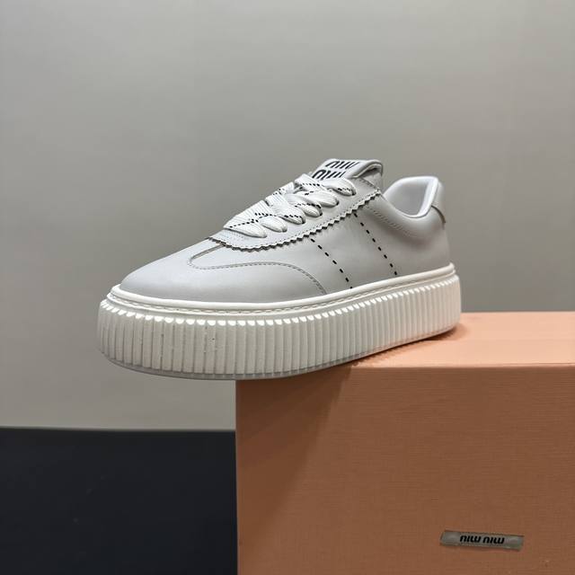 Miumiu Miu Miu white shoes, dirty shoes, thick-soled biscuit soles, new spring a