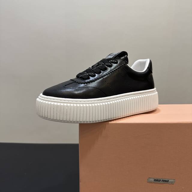 Miumiu Miu Miu white shoes, dirty shoes, thick-soled biscuit soles, new spring a