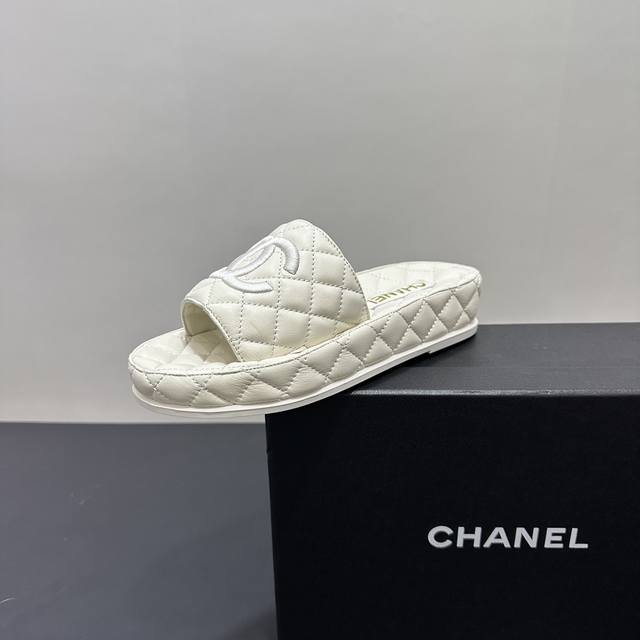 Chanel Chanel's hottest flat diamond slippers are snapped up at the counters. Th