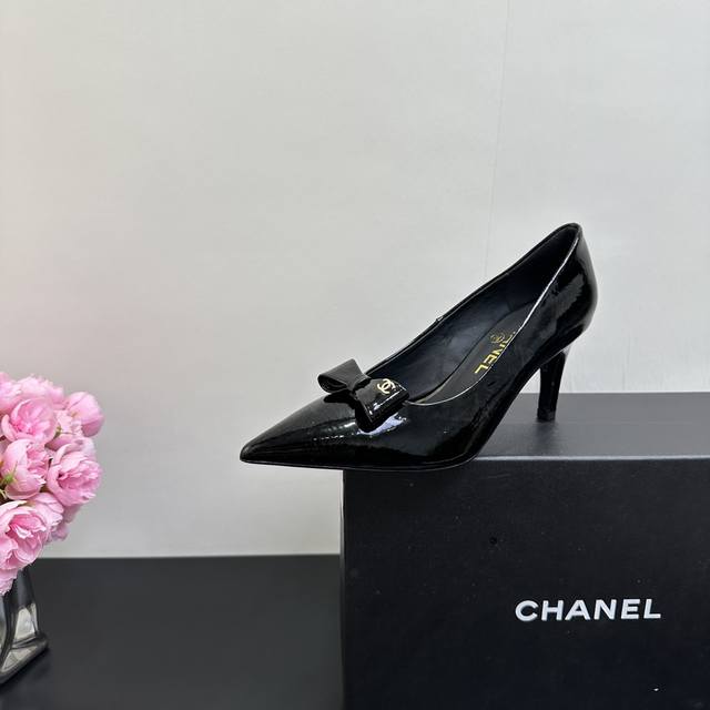 Chanel Chanel Chanel Spring and Summer Catwalk Bowknot Hollow Pointed High Heels