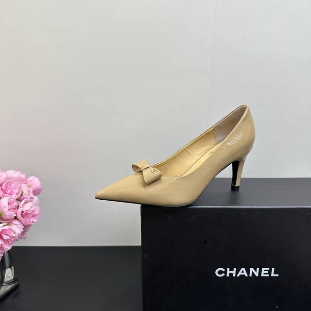Chanel Chanel Chanel Spring and Summer Catwalk Bowknot Hollow Pointed High Heels