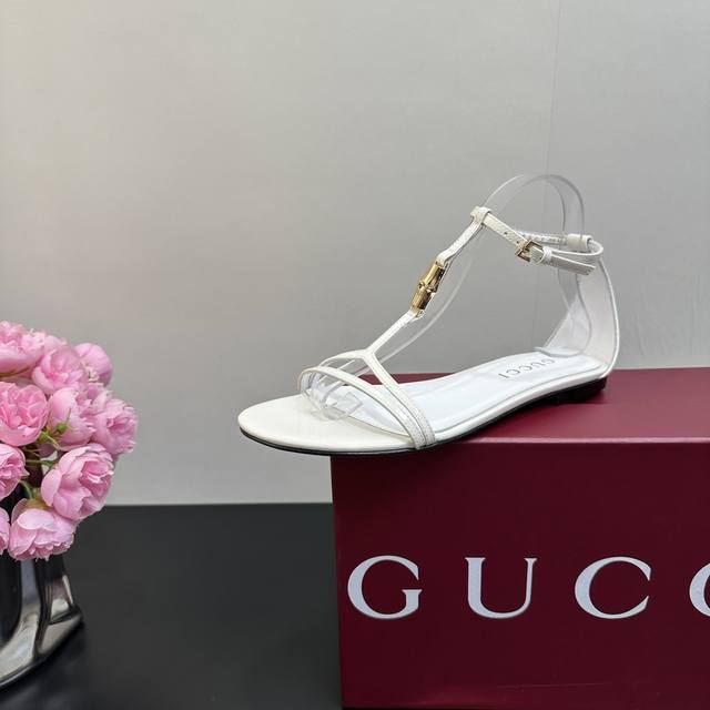 2025 Early Spring Gucci Flat Bamboo Buckle SandalsAs an outstanding representati