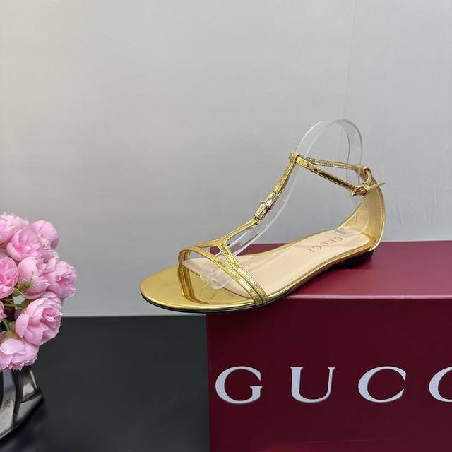 2025 Early Spring Gucci Flat Bamboo Buckle Sandals As an outstanding representat
