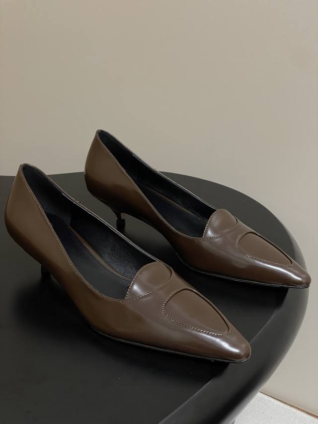 The Row 25 Spring and Summer new Tr French retro simple style pointed grandma sh