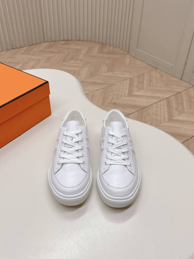 Couples' model Hermes 2025 new series of casual sports shoes are made with the