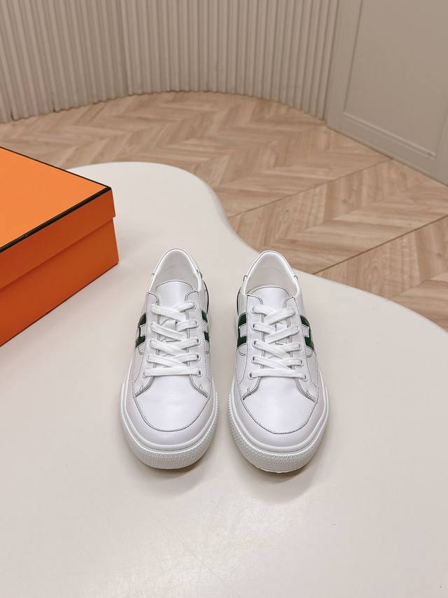 Couples' model Hermes 2025 new series of casual sports shoes are made with the