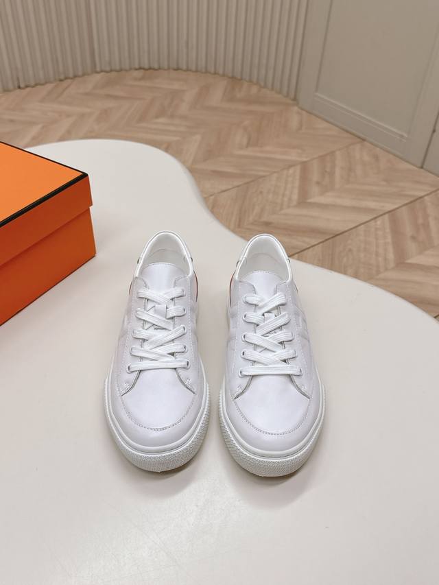 Couple's model Hermes 2025 new series of casual sports shoes are made with the