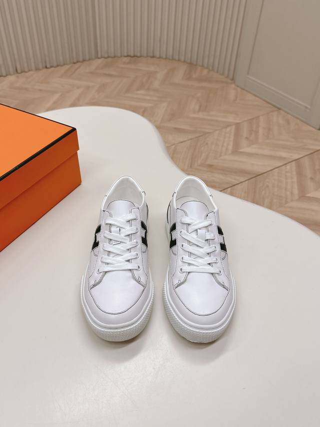 Couple's model Hermes 2025 new series of casual sports shoes are made with the