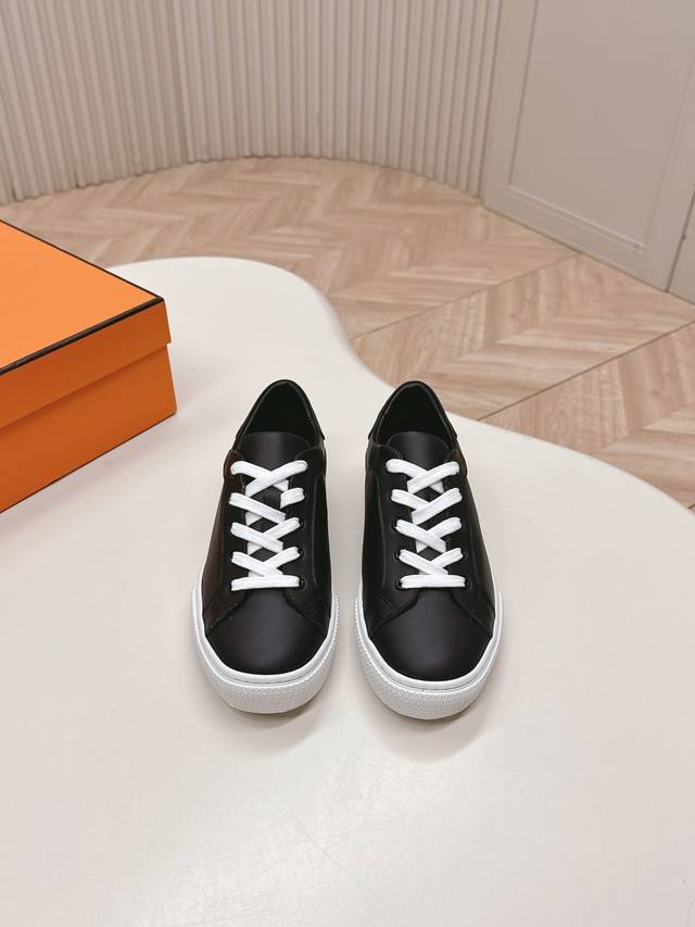 Couples' model Hermes 2025 new series of casual sports shoes are made with the