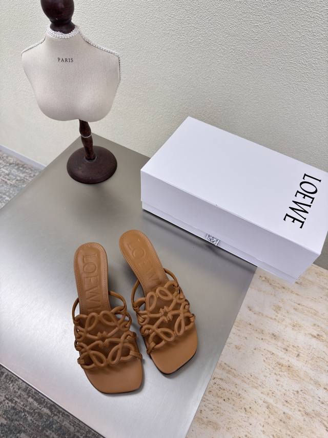 Loewe slippers brand Logo Cat heel slippers are comfortable, breathable and pers