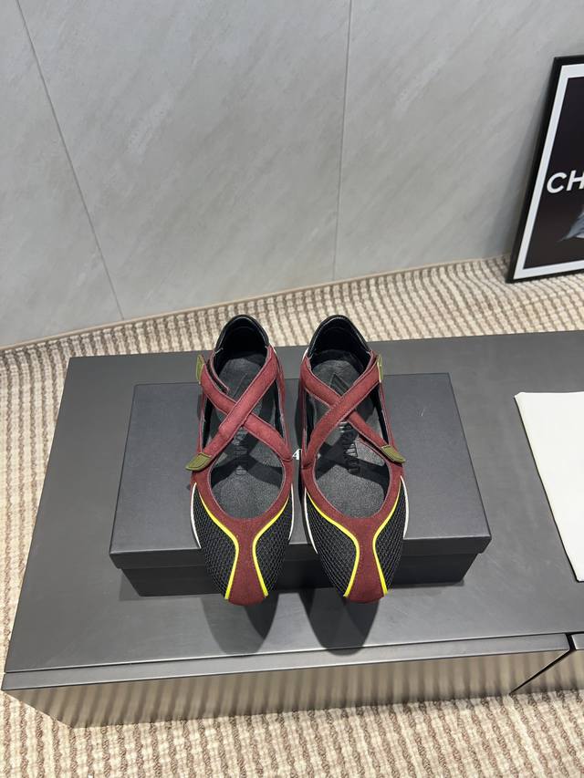 Factory: Exclusive top version The Attico25Vs new spring and summer series round