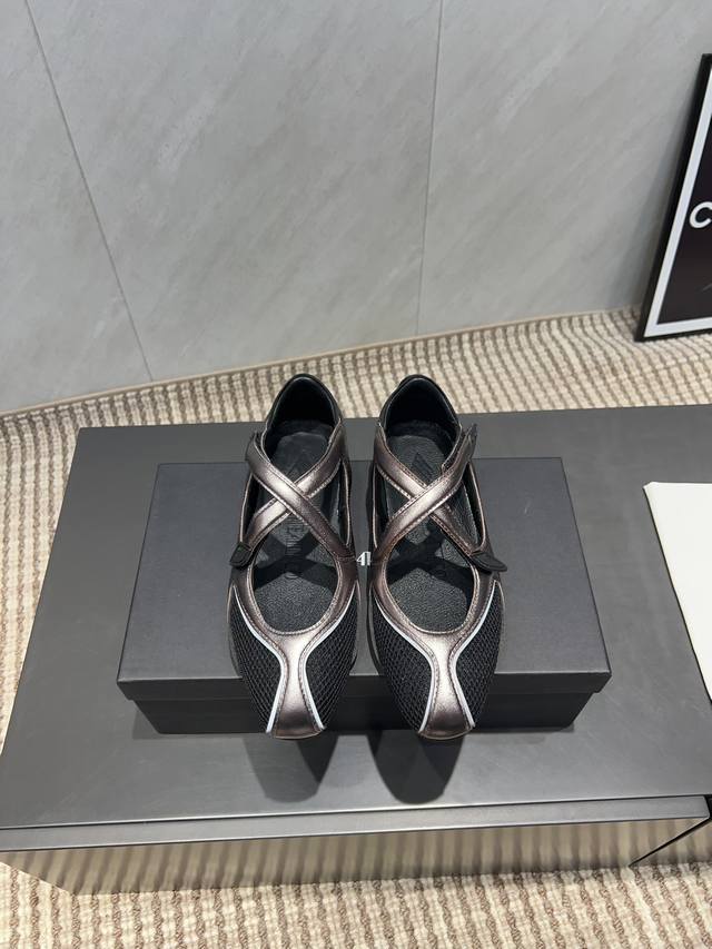 Factory: Exclusive top version The Attico25Vs new spring and summer series Roun