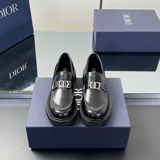 Top versionDior men's loafers casual leather shoes, this loafer is made of impor