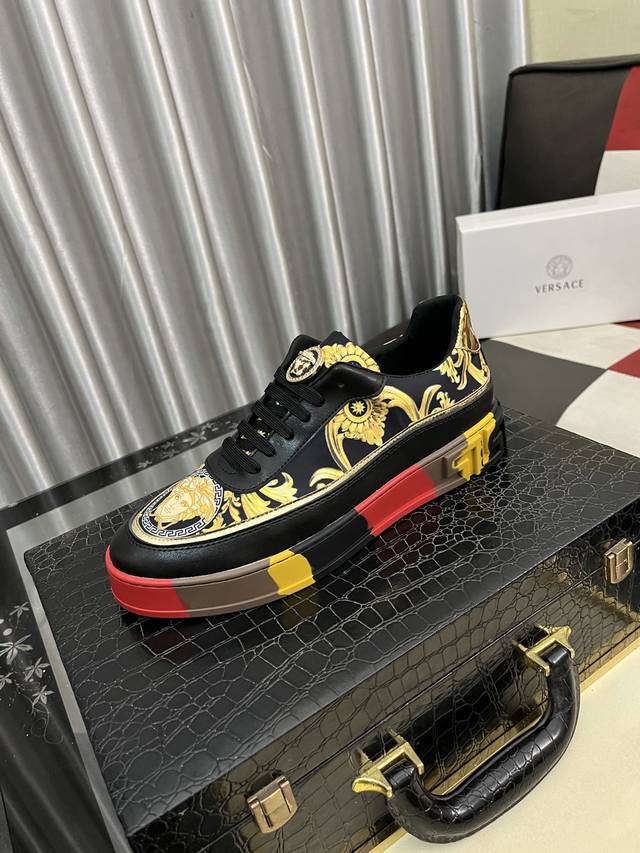 Factory Price: Versace's latest model is meticulously crafted to ignite the crow