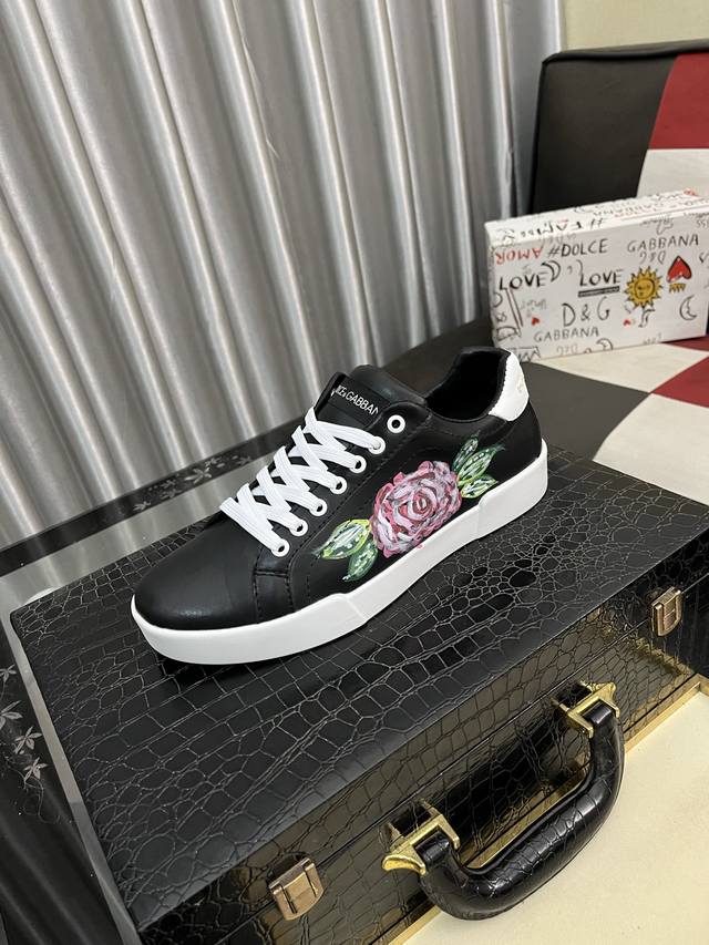 Factory Price: DG's latest hit casual shoe features the brand's signature detail