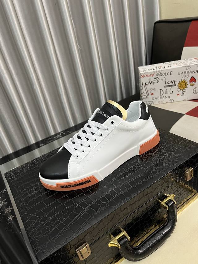Factory Price: DG's latest hit casual shoe features the brand's signature detail