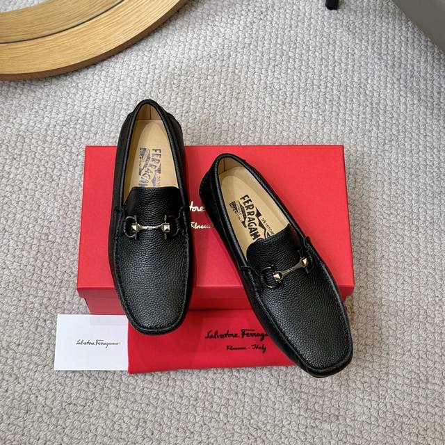 Factory Price: P Sheep Lining. Ferragamo 2025 new collection. Made with imported