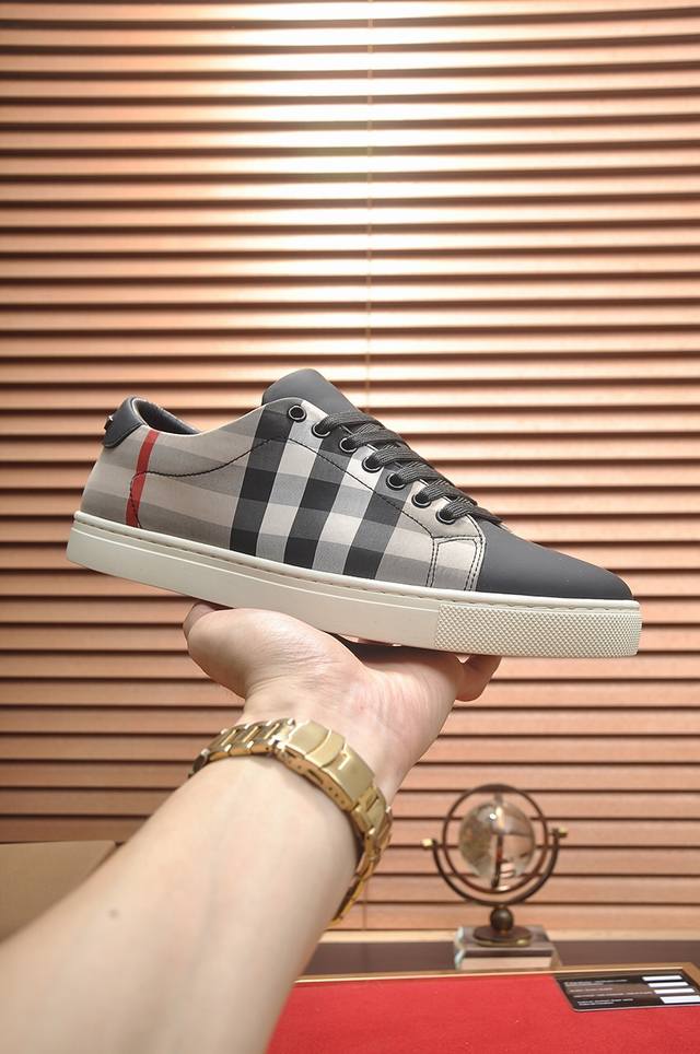 Factory Price P Burberry Classic Low-Top Sneakers with Cowhide Lining | Imported