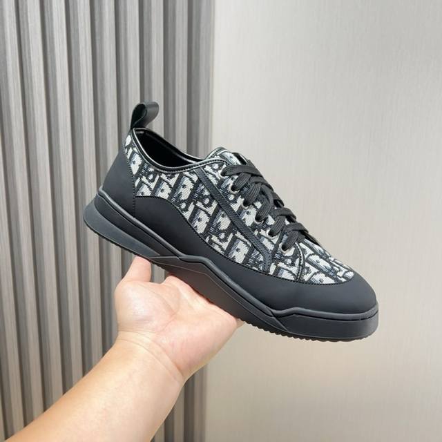 Factory P Dior casual sports shoes are sold simultaneously at the counter. Top p