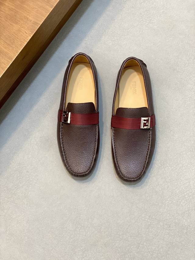 Hot-selling new product in stock. High-quality Fendl men's loafers, high-end dri