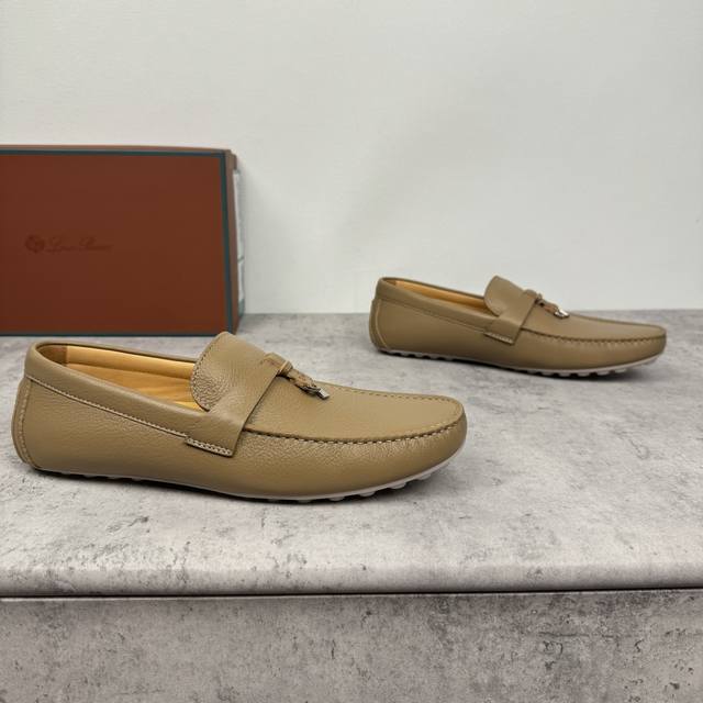 Loropiana Dot Sole Walk Men's Moccasin! Crafted with meticulous attention to det