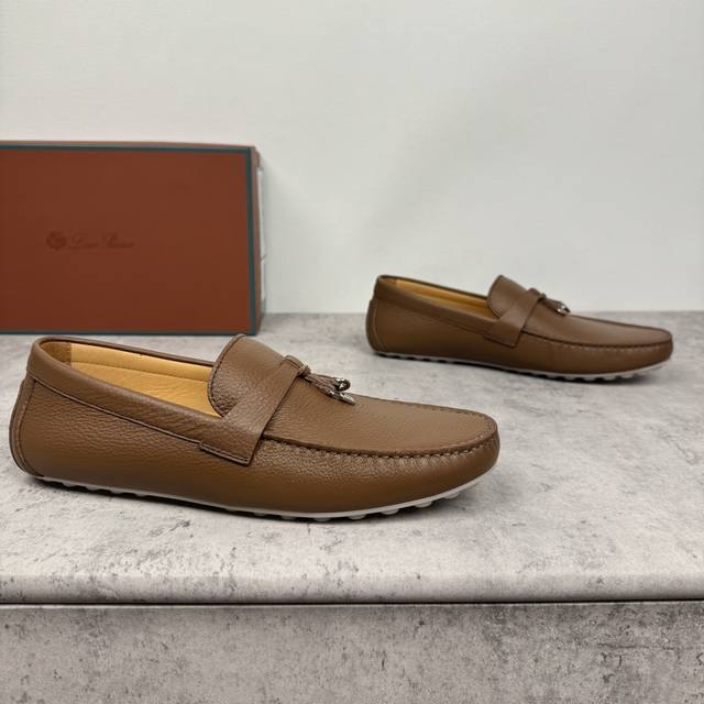 Loropiana Dot Sole Walk Men's Moccasin! Crafted with meticulous attention to det