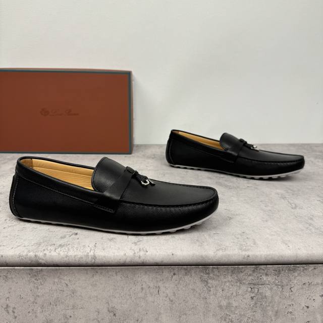 Loropiana Dot Sole Walk Men's Moccasin! Crafted with meticulous attention to det