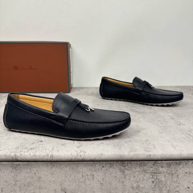 Loropiana Dot Sole Walk Men's Moccasin! Crafted with meticulous care, the leathe