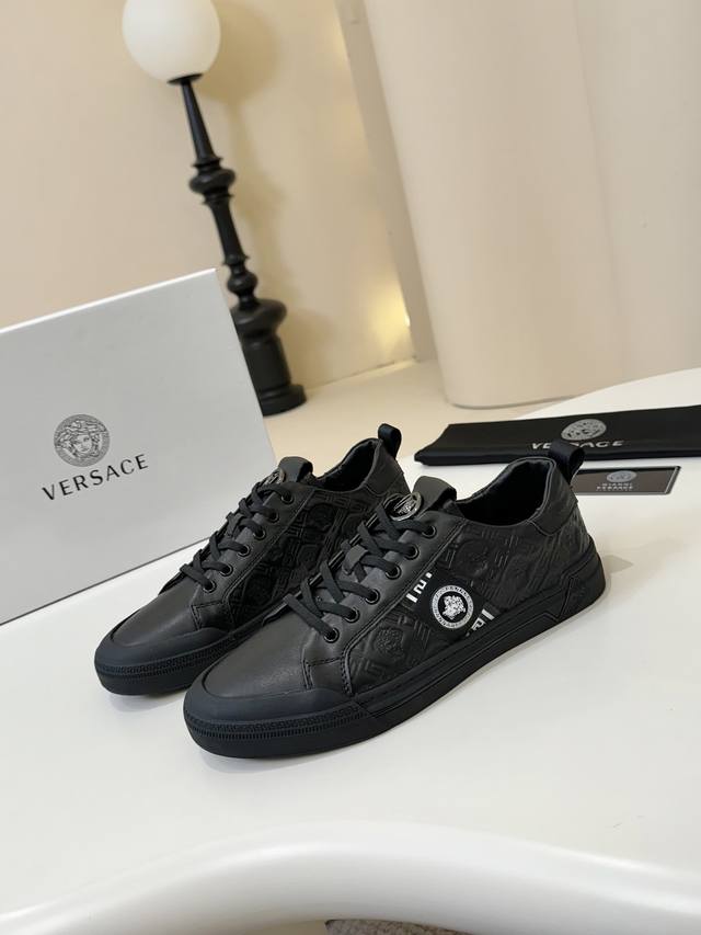 Versace European counter goods! World-class luxury brand, quality, casual fashio