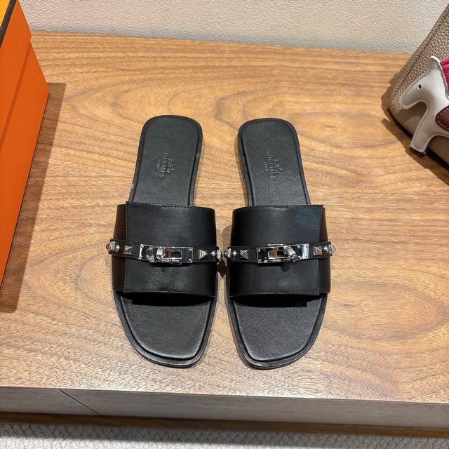 Hermes... Hermes flat slippers! 2025 new arrivals and a hit! Genuine leather out