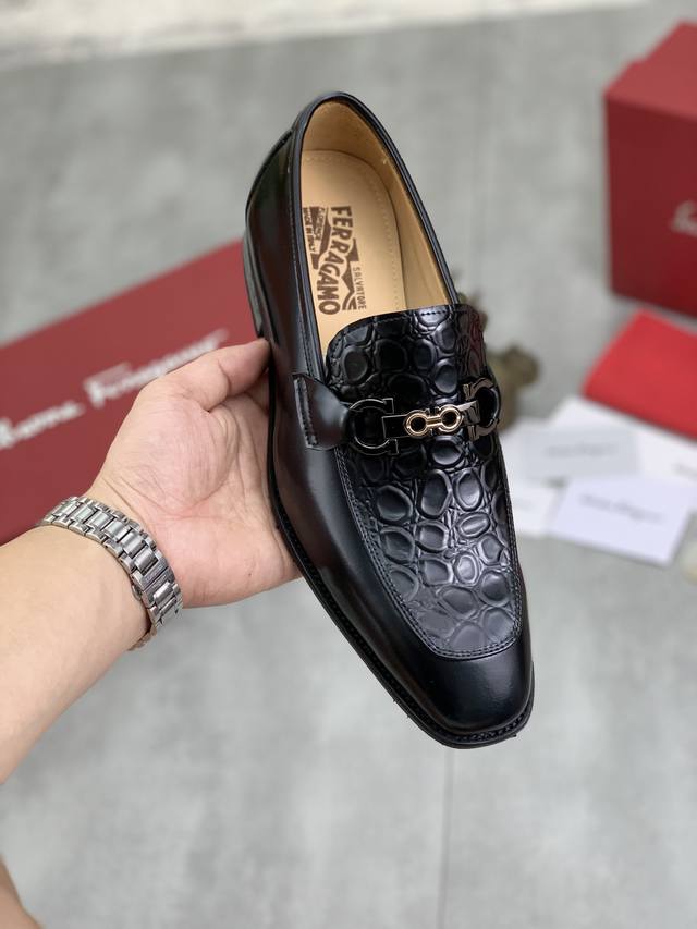 Factory Price P Real Price Salvatore Ferragamo's latest men's casual business le
