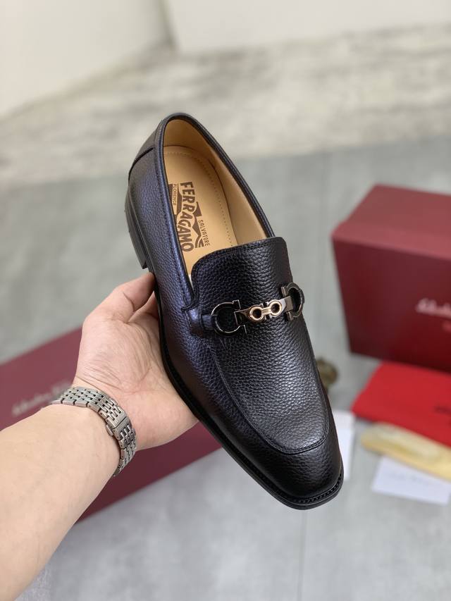 Factory Price (P) Real Price Salvatore Ferragamo's latest men's casual business